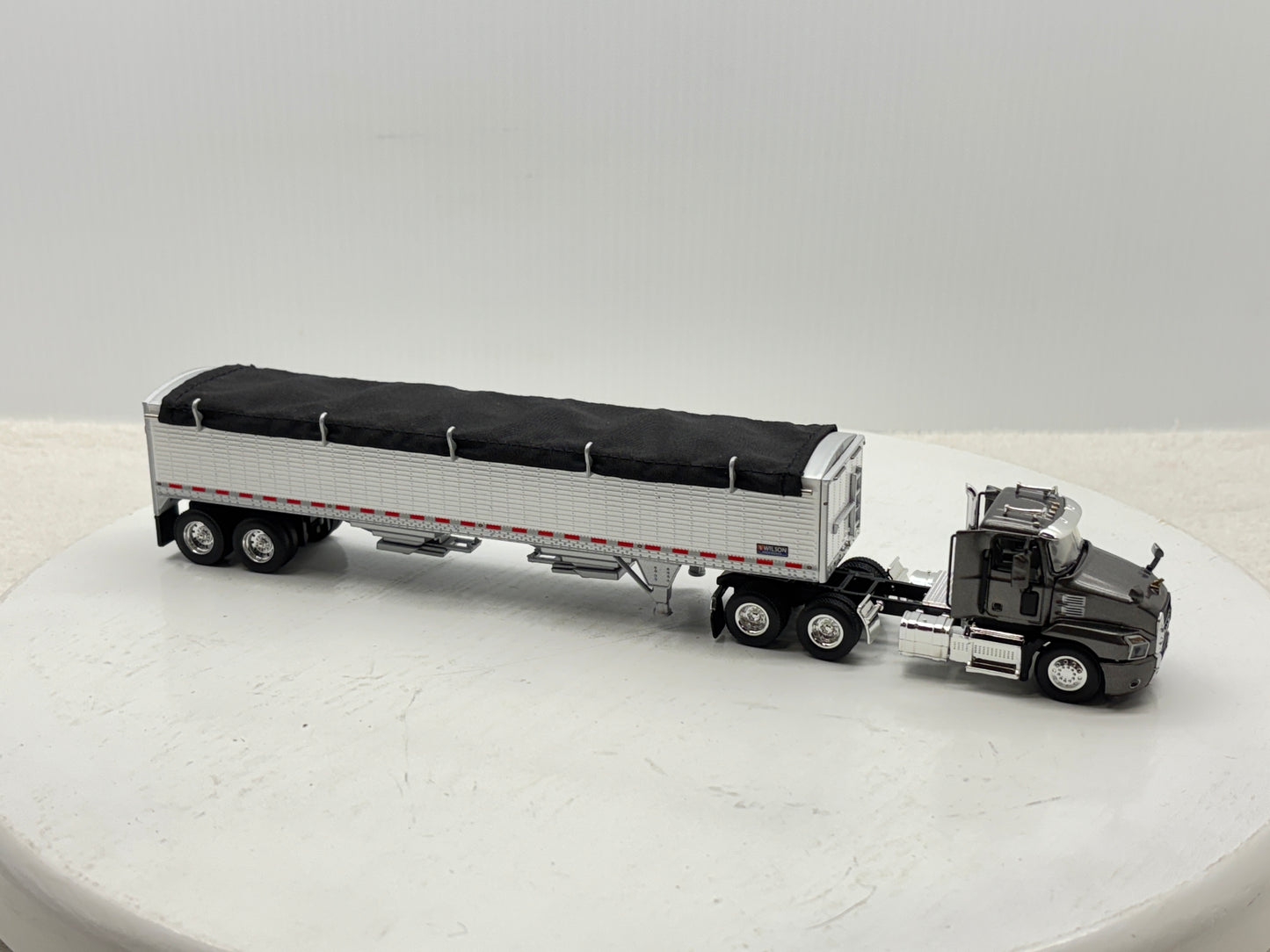1/64 Mack Anthem Grey