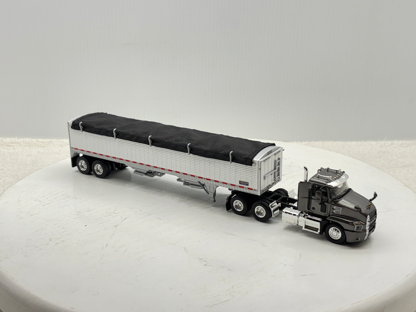 1/64 Mack Anthem Grey