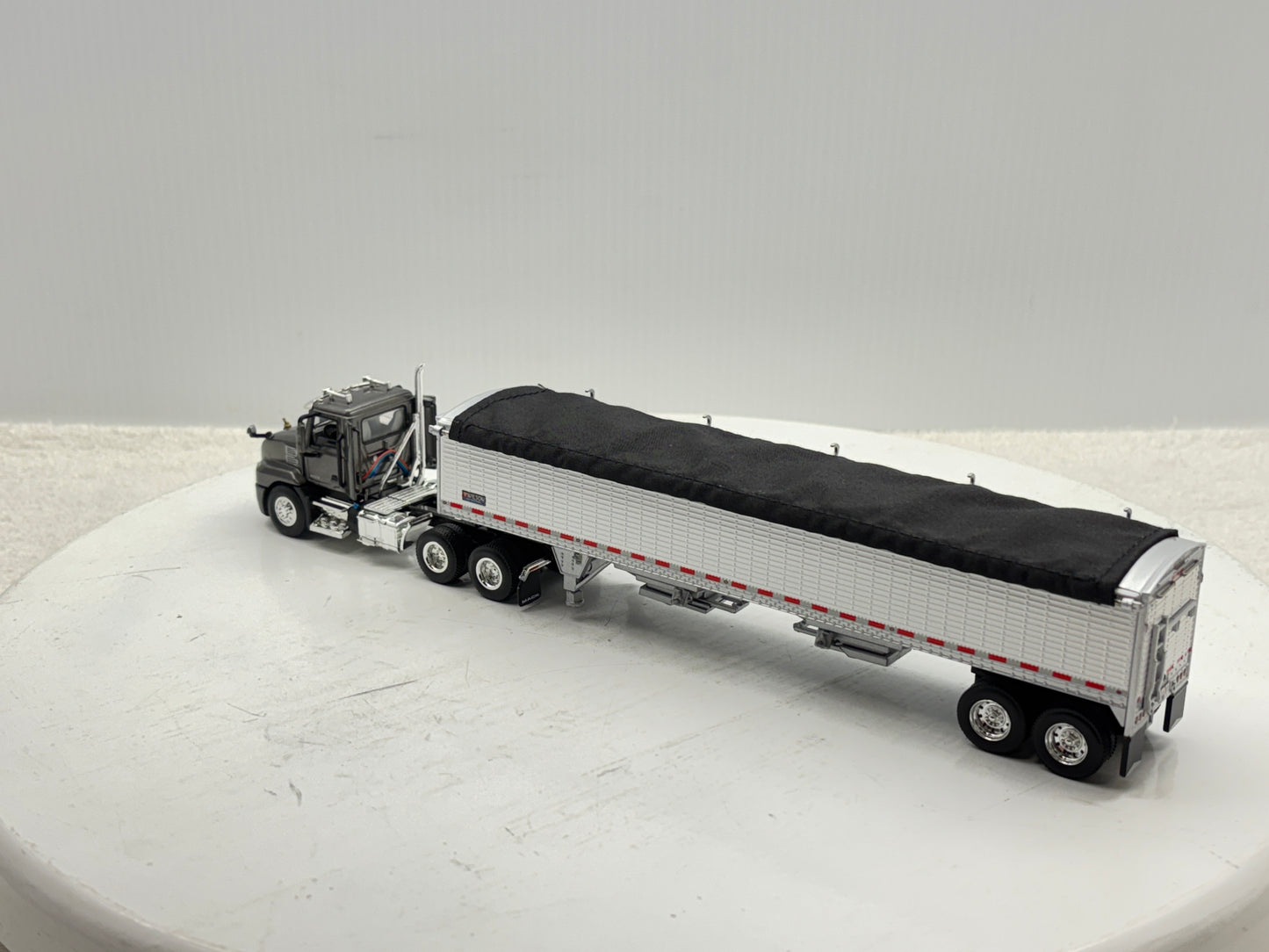 1/64 Mack Anthem Grey