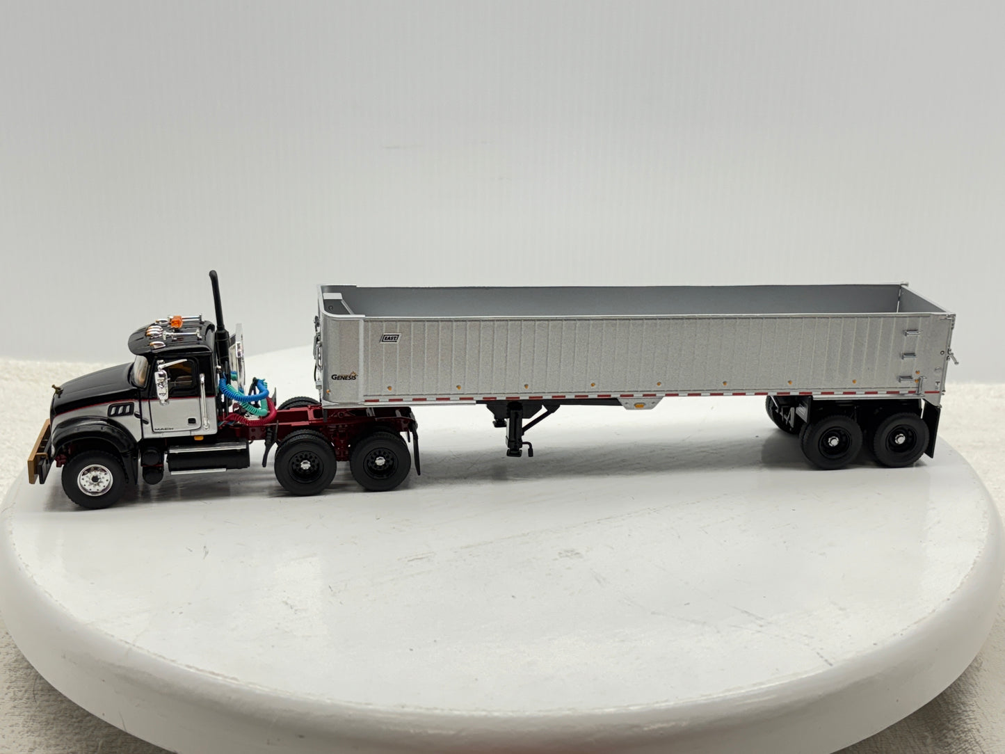 1/50 Mack Granite MP (Silver-Black)