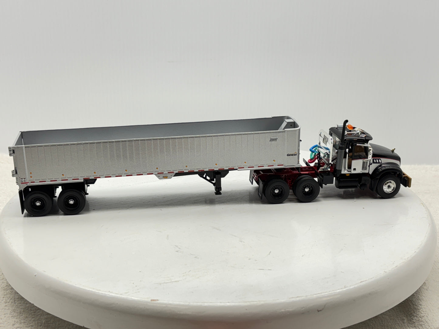 1/50 Mack Granite MP (Silver-Black)