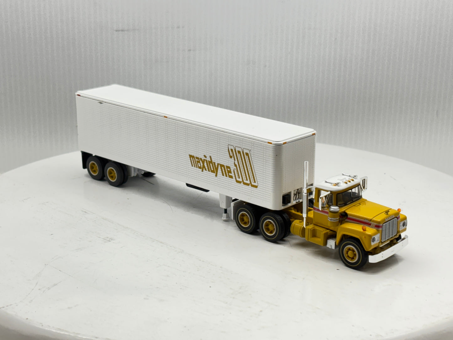 1/64 Mack R-Model Day Cab 125th