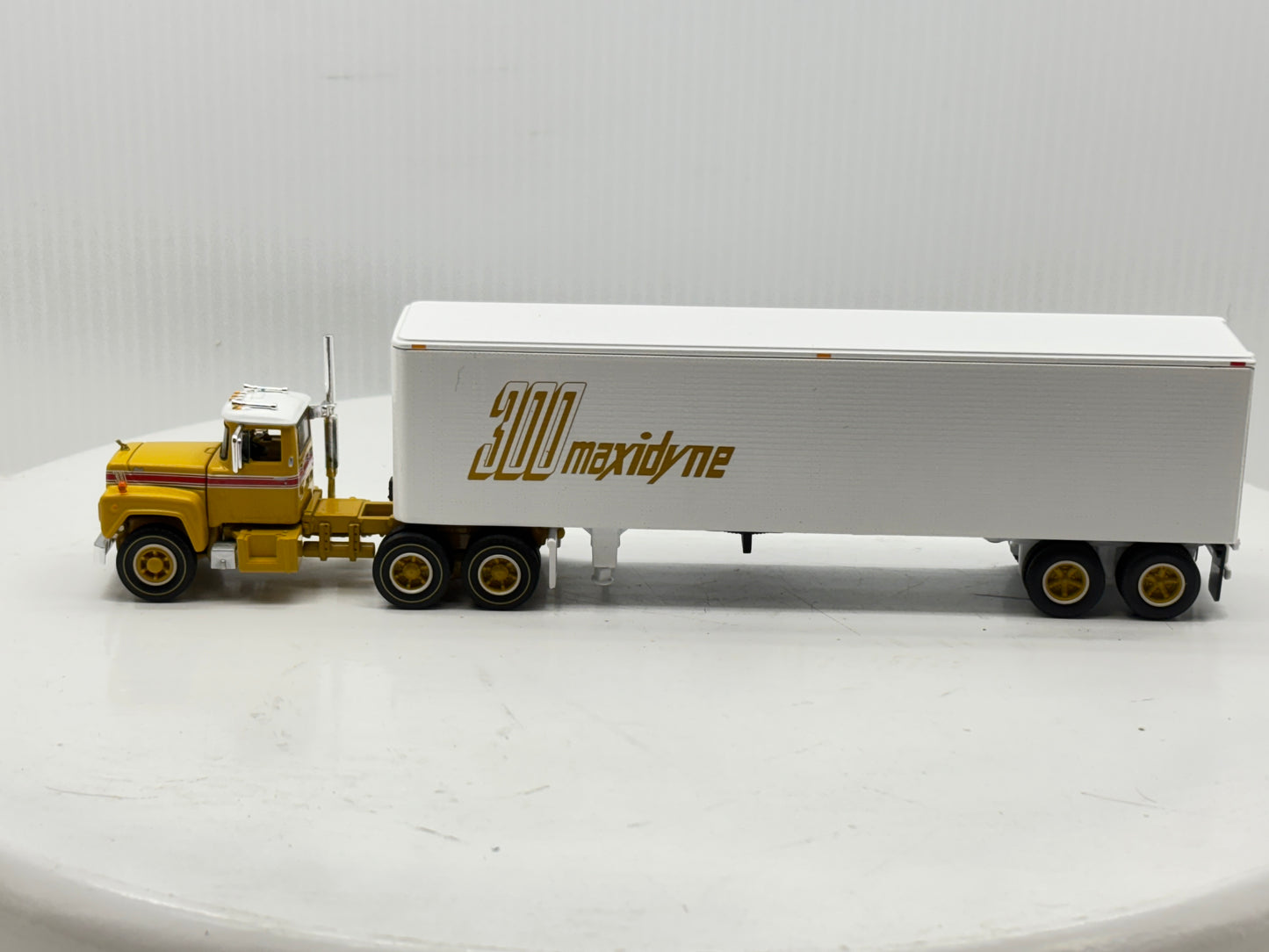 1/64 Mack R-Model Day Cab 125th