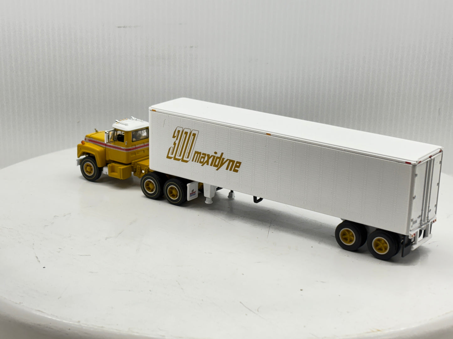 1/64 Mack R-Model Day Cab 125th