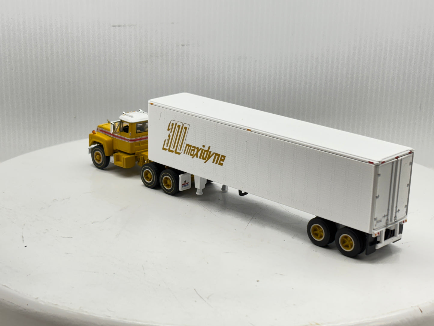 1/64 Mack R-Model Day Cab 125th