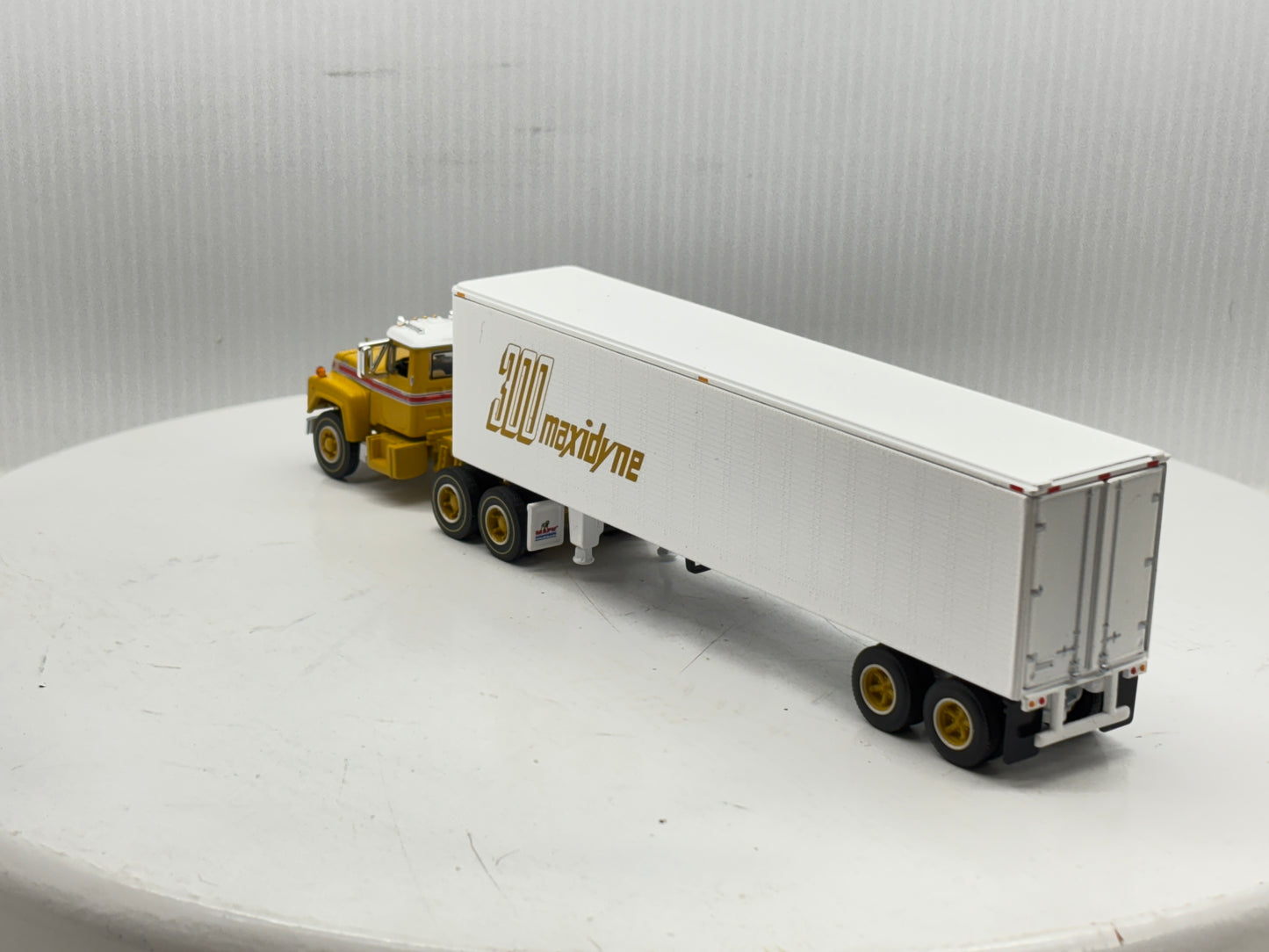 1/64 Mack R-Model Day Cab 125th