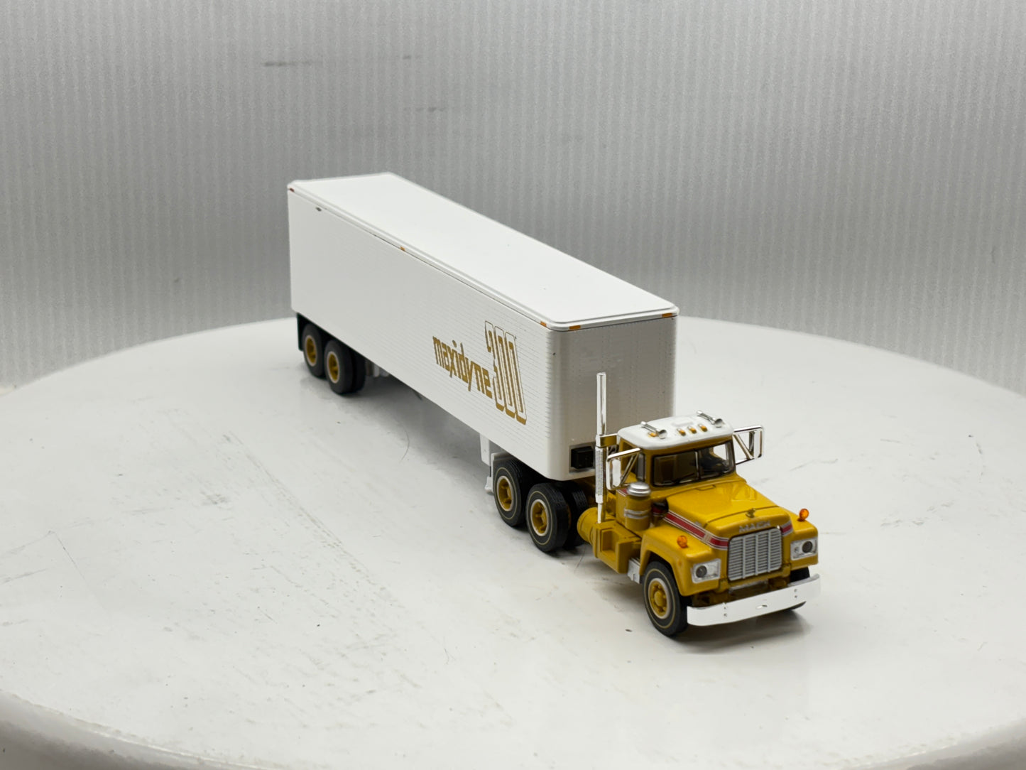 1/64 Mack R-Model Day Cab 125th
