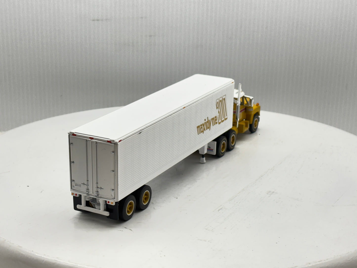 1/64 Mack R-Model Day Cab 125th