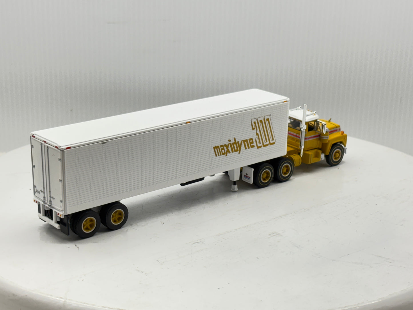 1/64 Mack R-Model Day Cab 125th