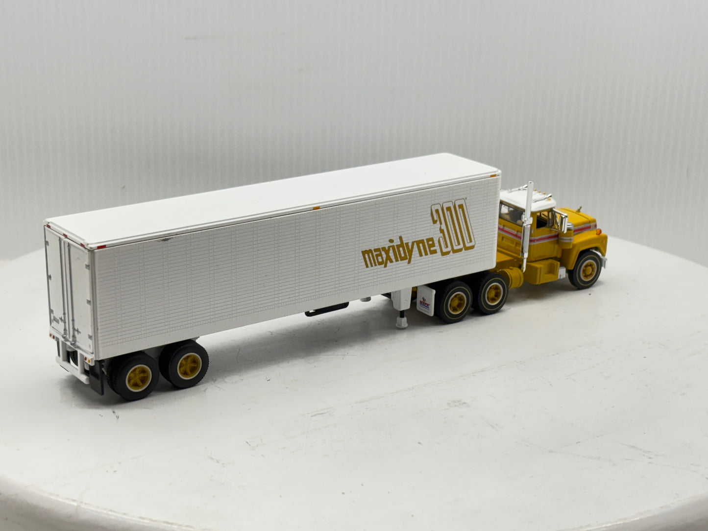 1/64 Mack R-Model Day Cab 125th