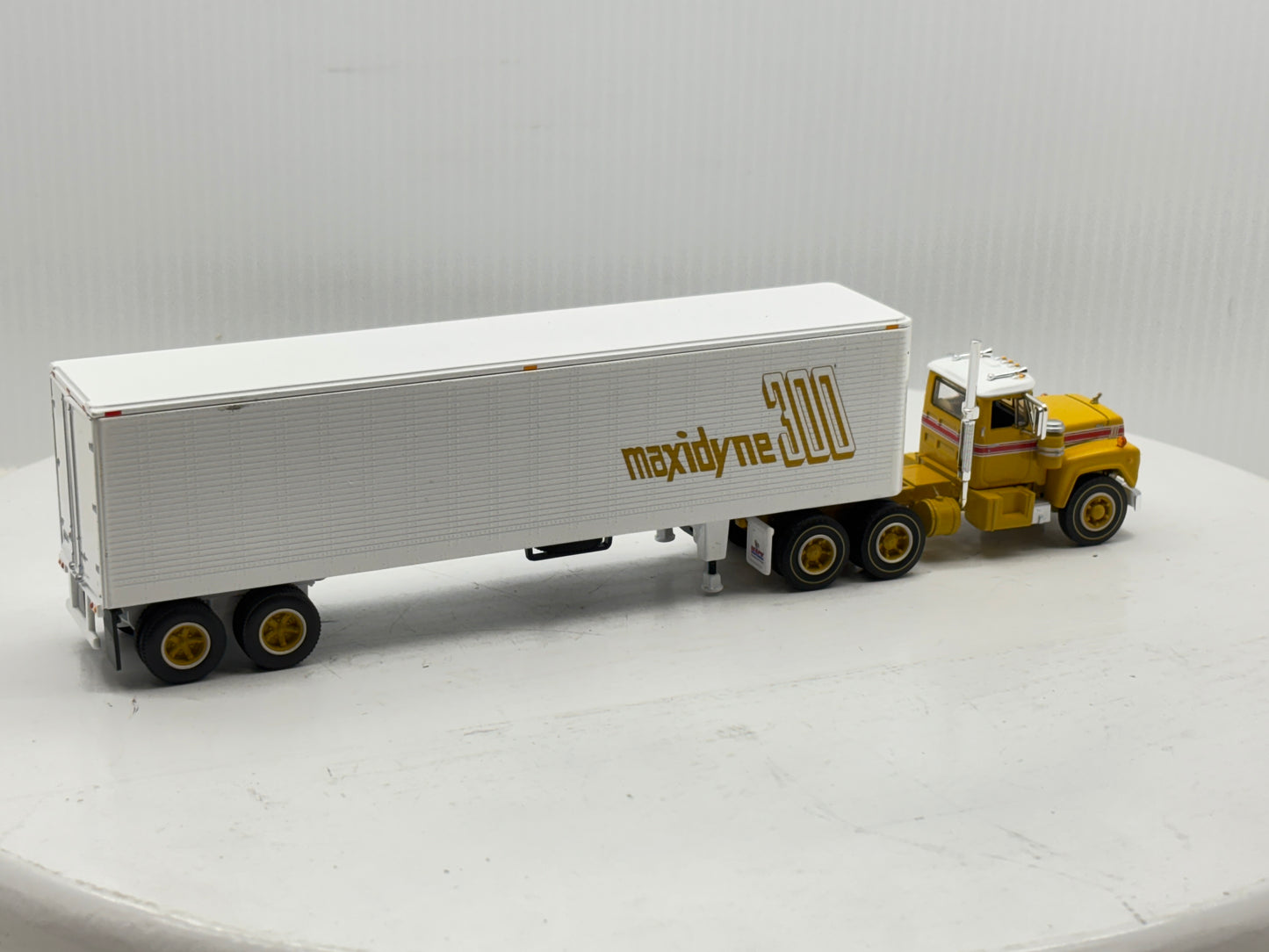 1/64 Mack R-Model Day Cab 125th