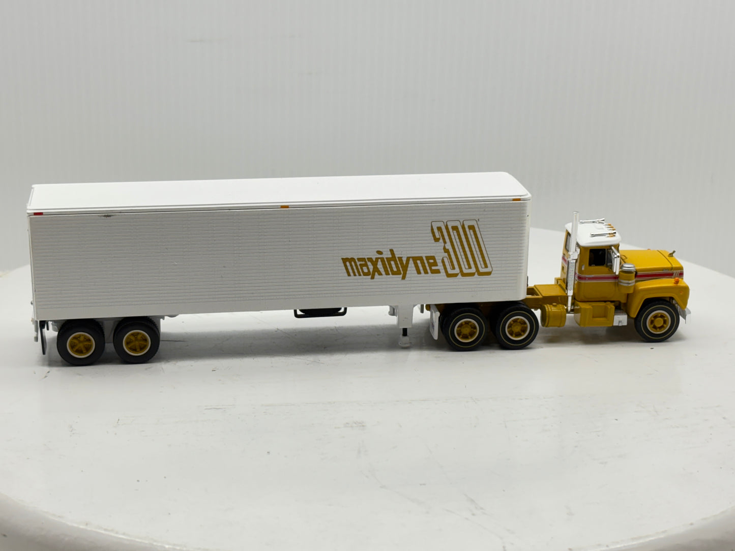 1/64 Mack R-Model Day Cab 125th