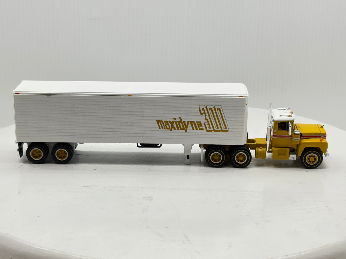 1/64 Mack R-Model Day Cab 125th