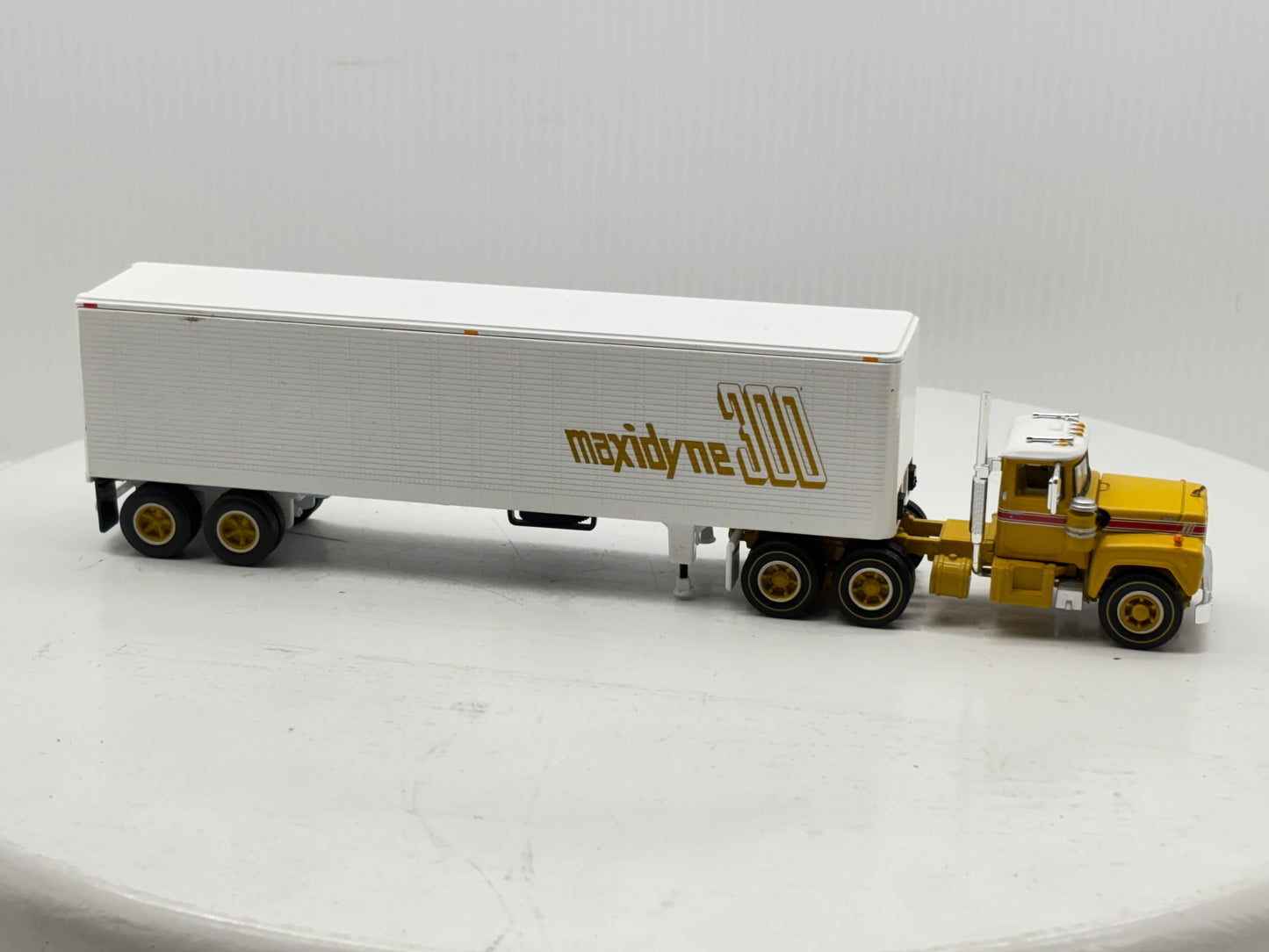1/64 Mack R-Model Day Cab 125th