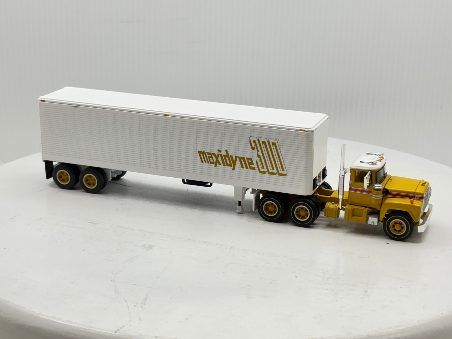 1/64 Mack R-Model Day Cab 125th