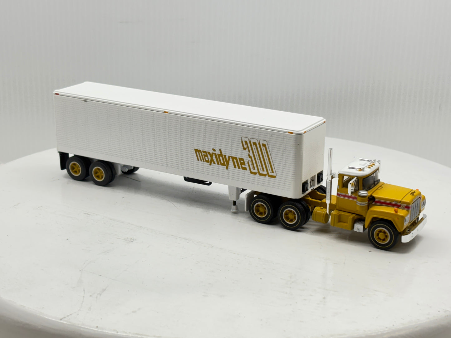 1/64 Mack R-Model Day Cab 125th