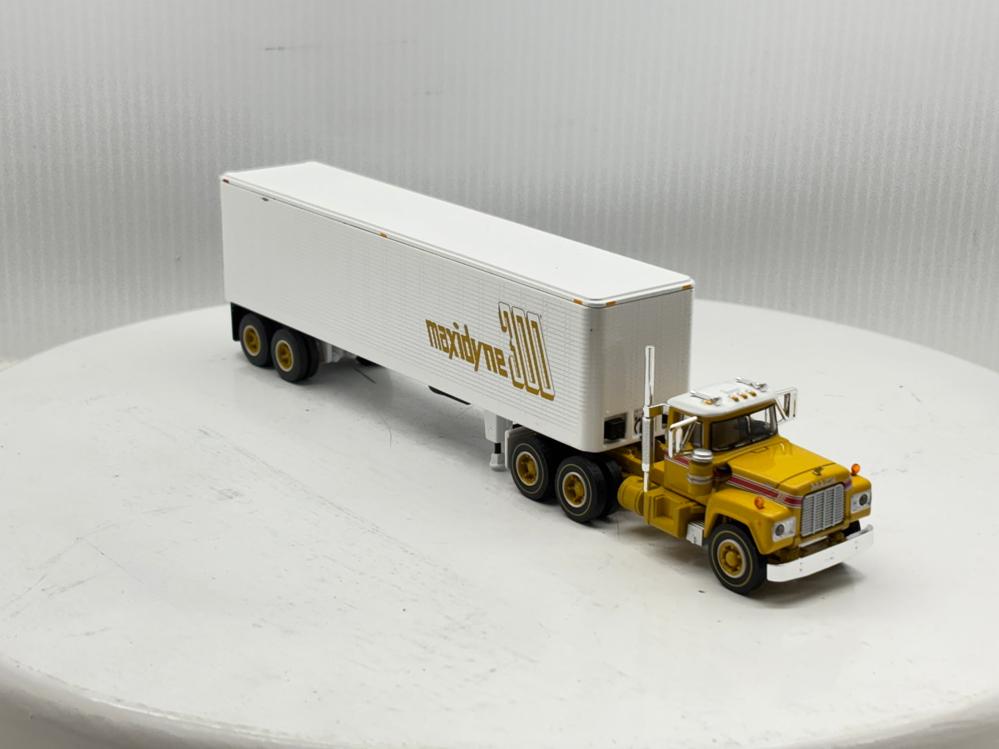 1/64 Mack R-Model Day Cab 125th