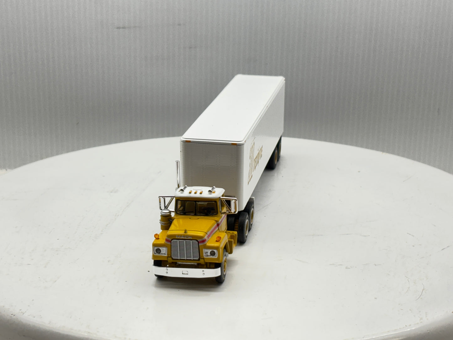 1/64 Mack R-Model Day Cab 125th