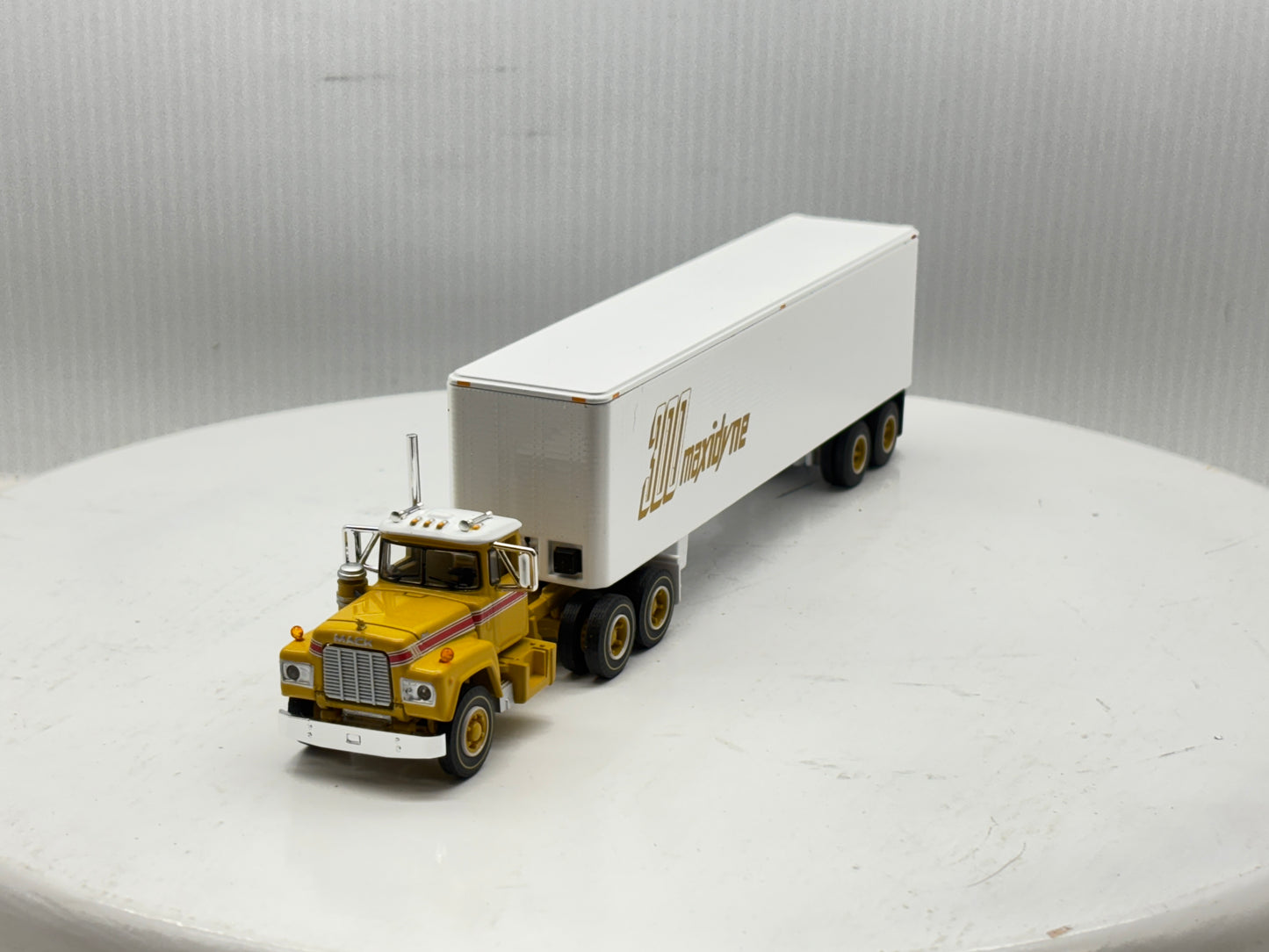 1/64 Mack R-Model Day Cab 125th