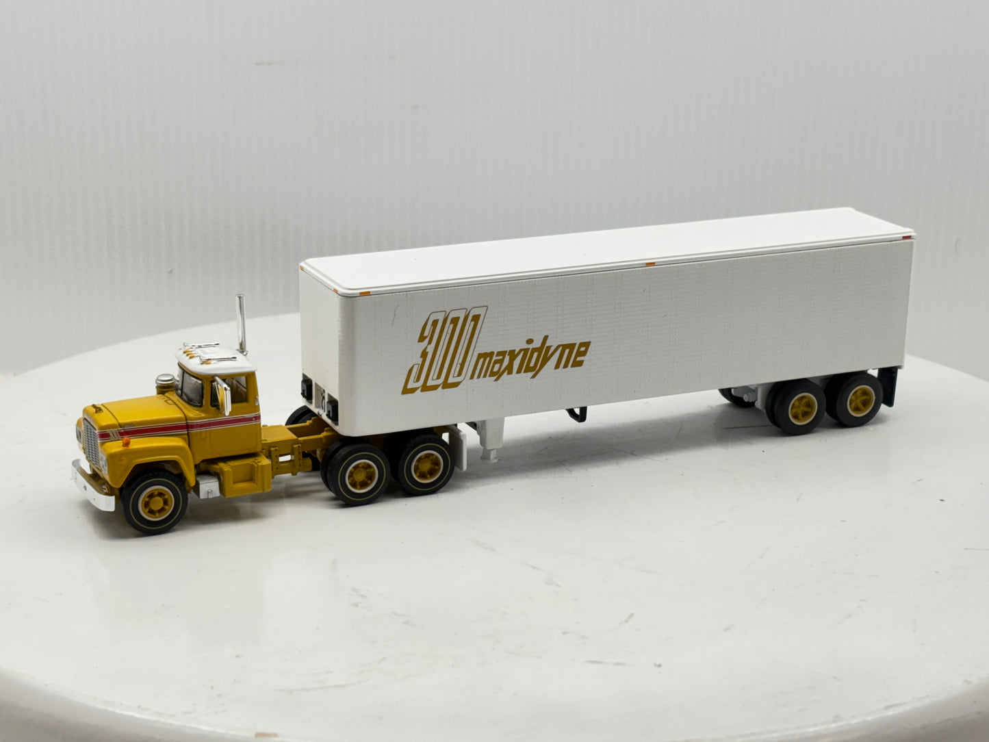 1/64 Mack R-Model Day Cab 125th