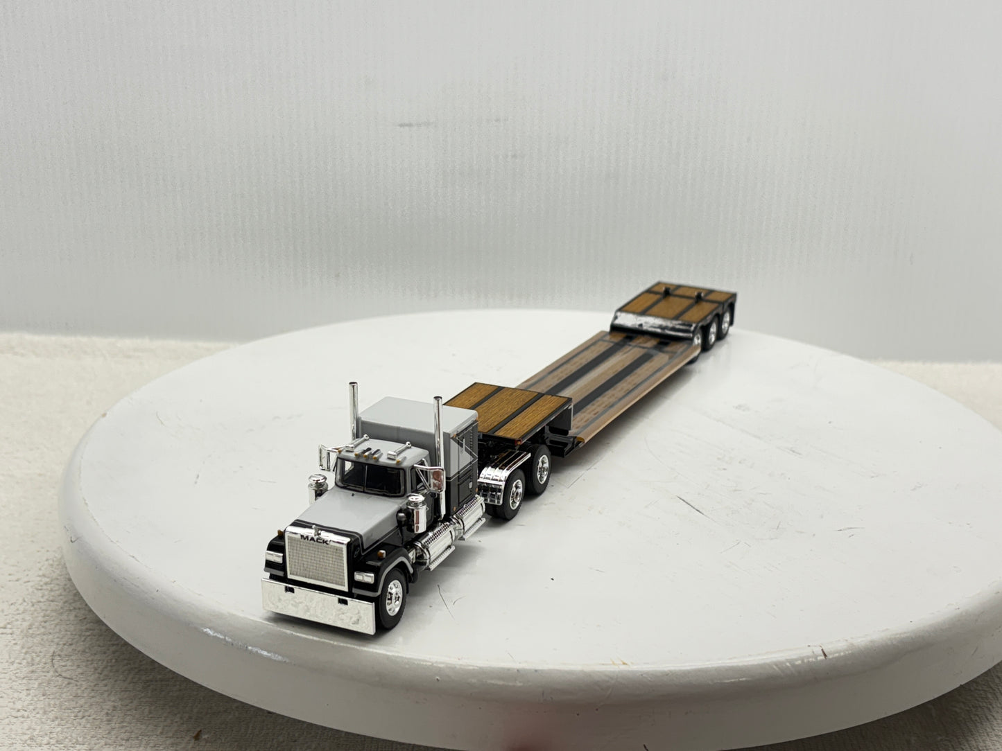 1/64 Mack Super-Liner 60'' Flat top