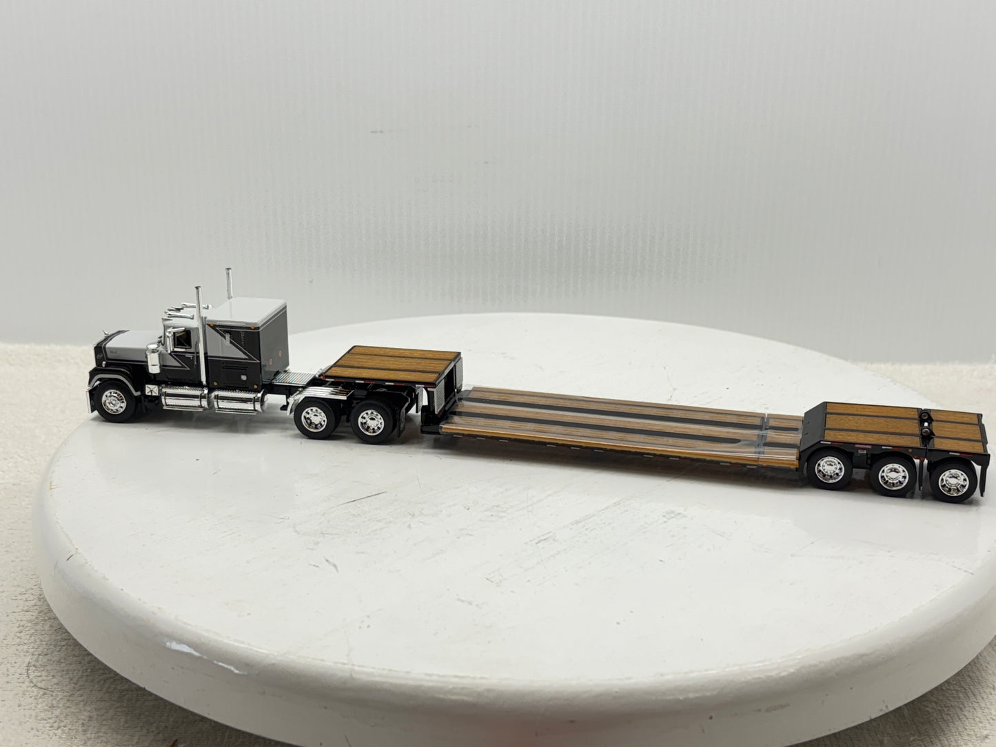 1/64 Mack Super-Liner 60'' Flat top