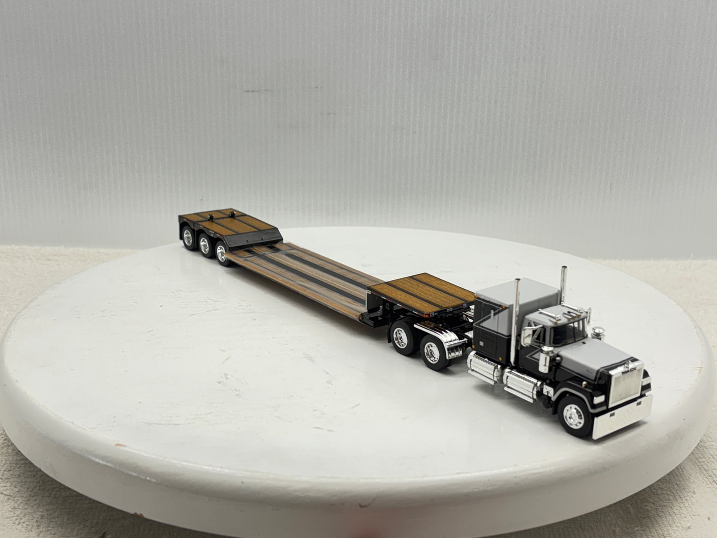 1/64 Mack Super-Liner 60'' Flat top