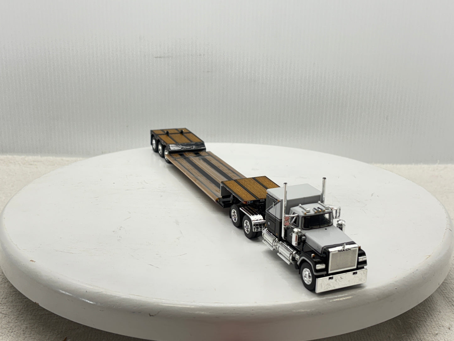 1/64 Mack Super-Liner 60'' Flat top