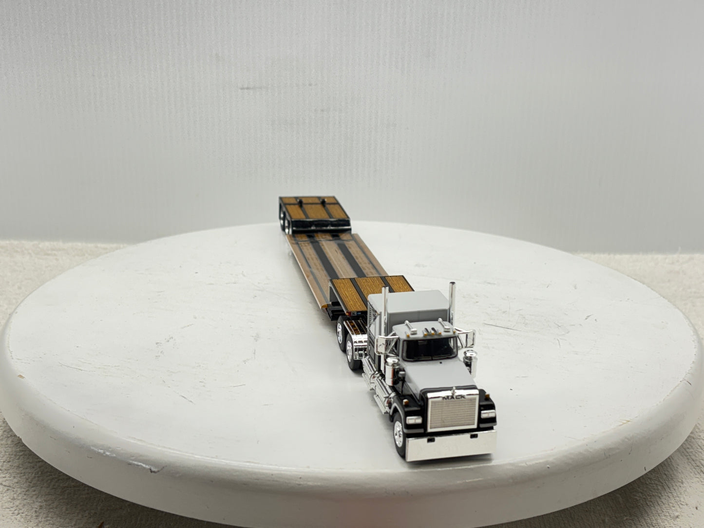 1/64 Mack Super-Liner 60'' Flat top