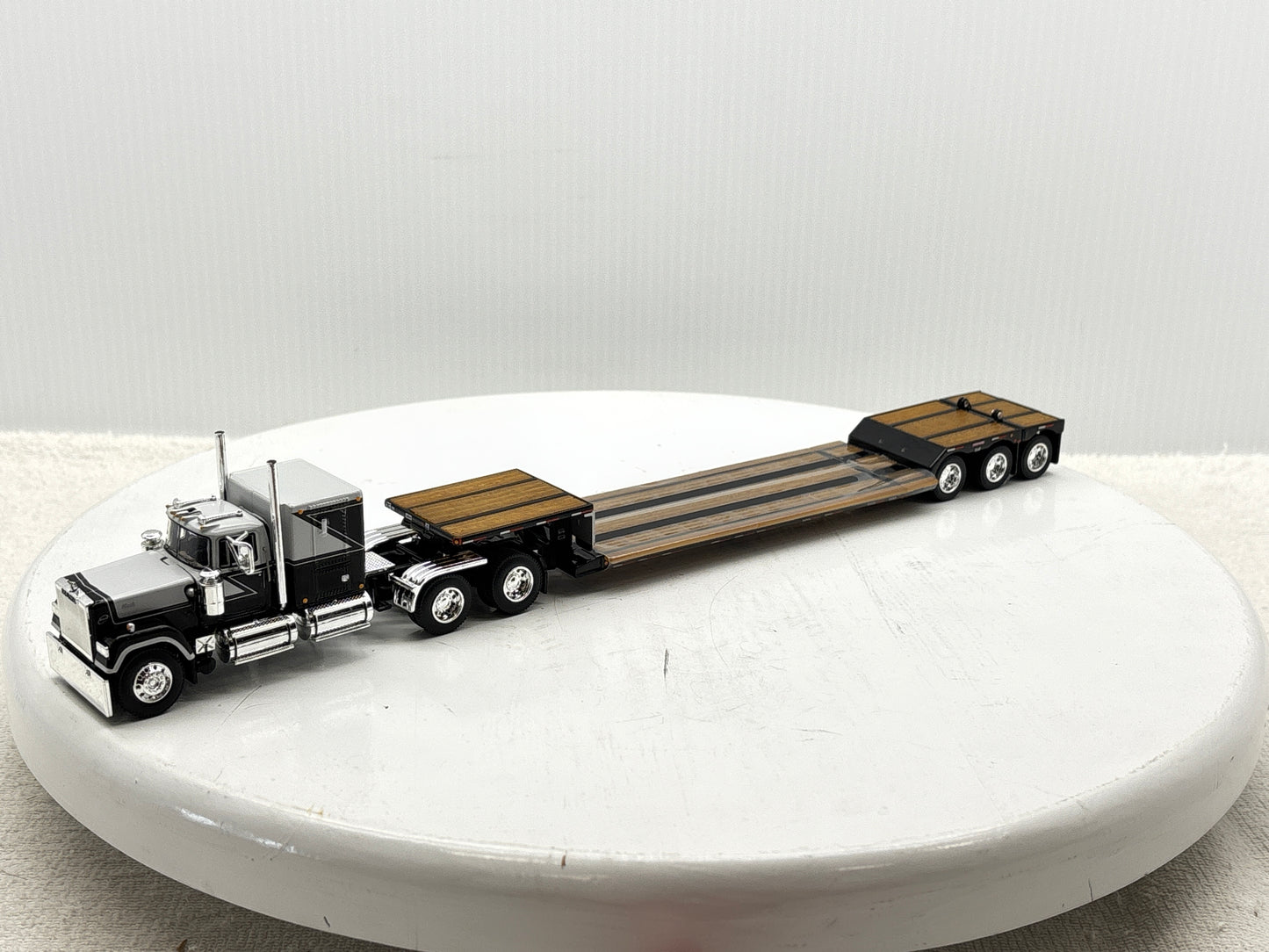 1/64 Mack Super-Liner 60'' Flat top