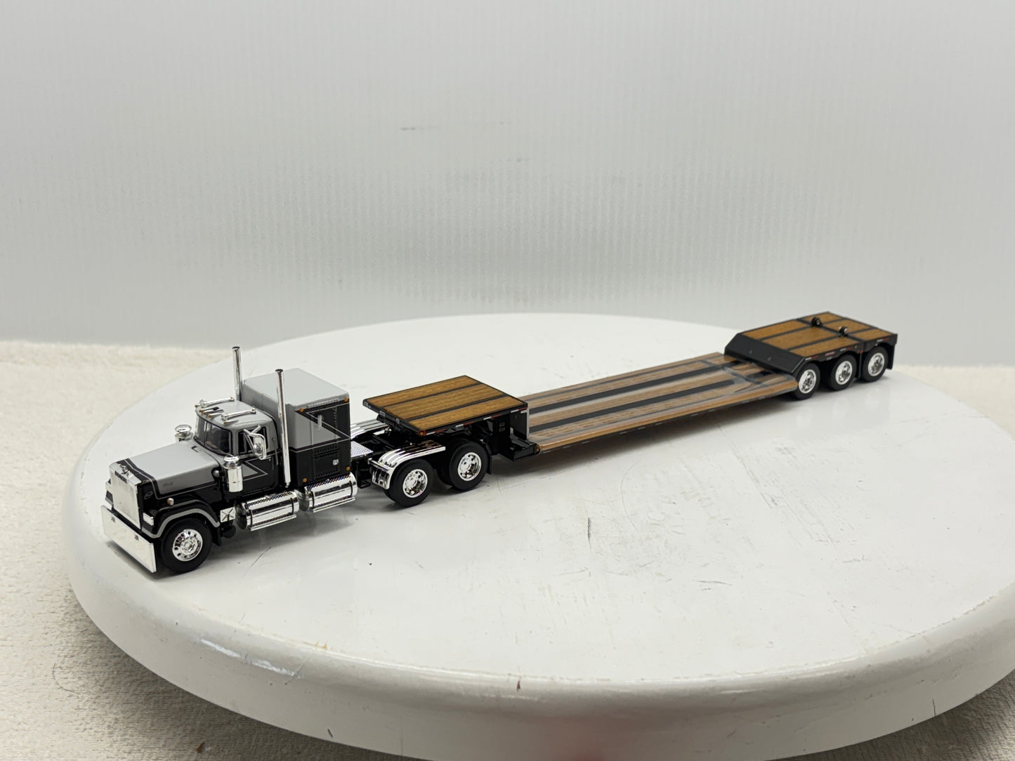 1/64 Mack Super-Liner 60'' Flat top
