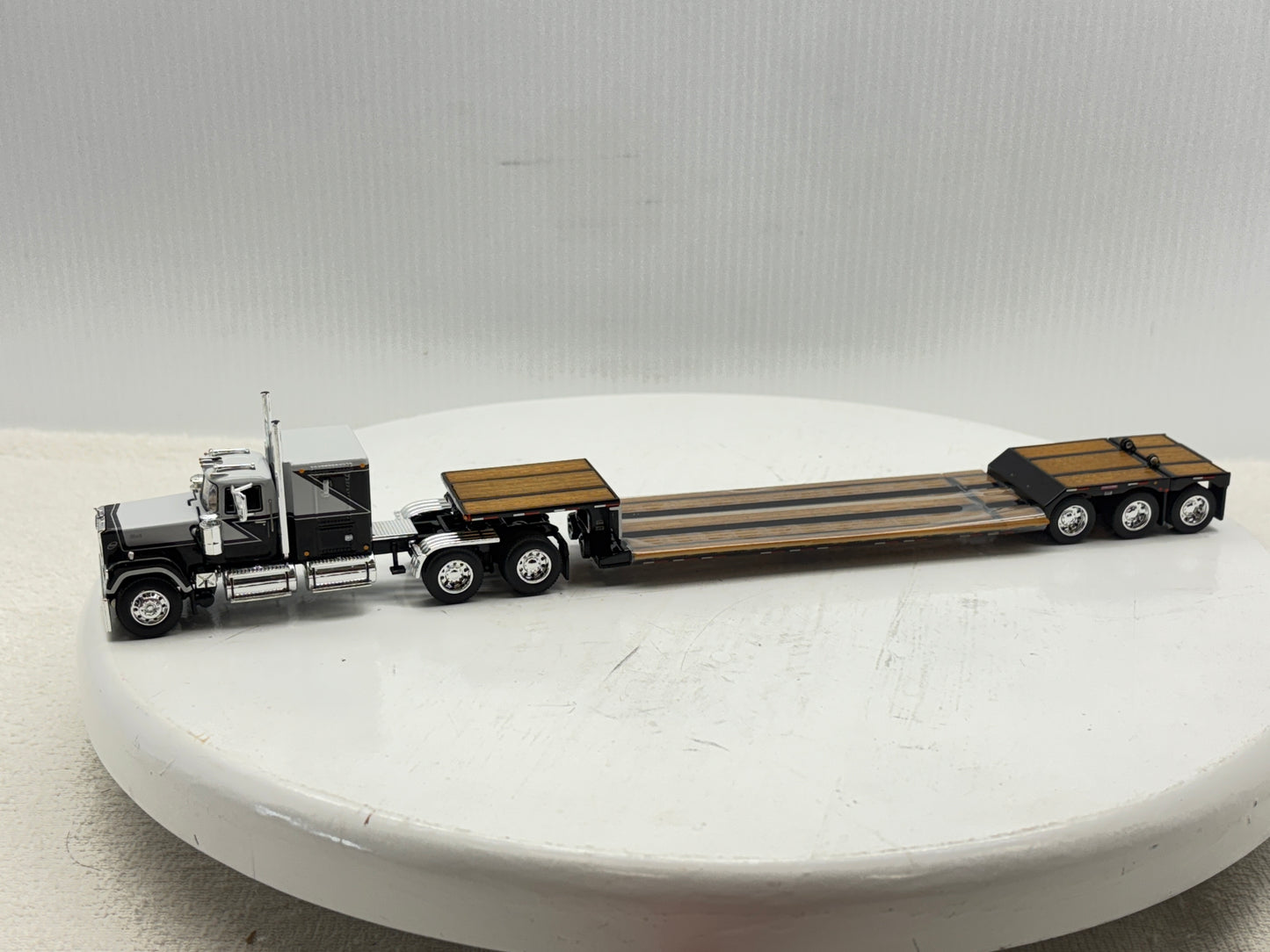 1/64 Mack Super-Liner 60'' Flat top