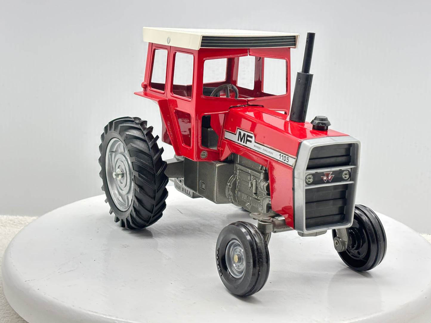 1/16 Massey-Fergusson 1105
