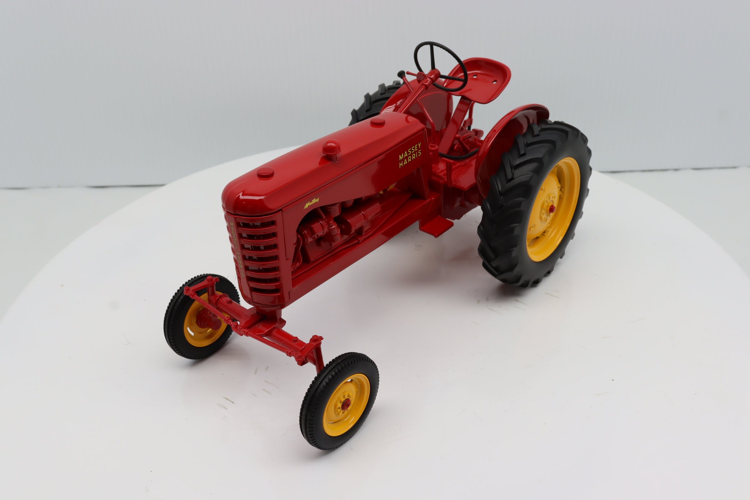 1/16 Massey Harris Mustang
