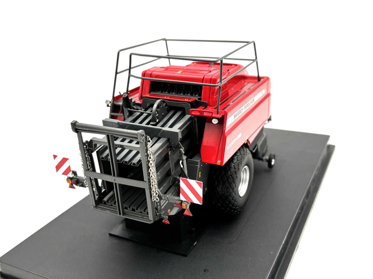 1/32 Massey Feguson 2190 Hesston