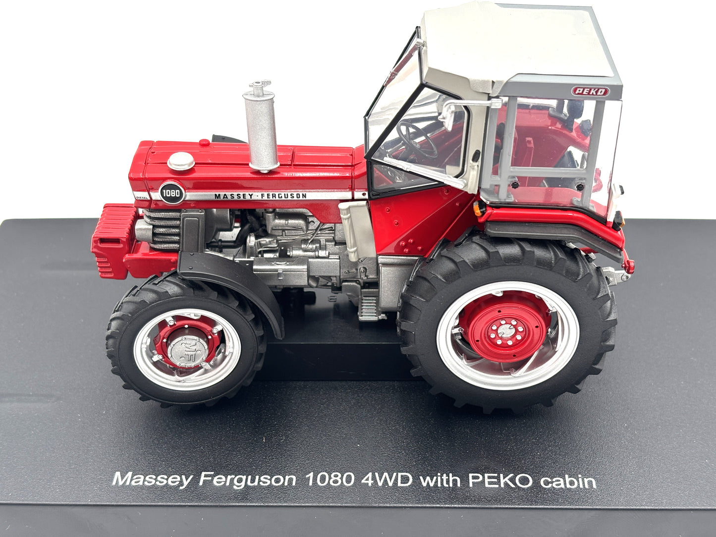1/32 Massey Ferguson 1080 4WD with Cab