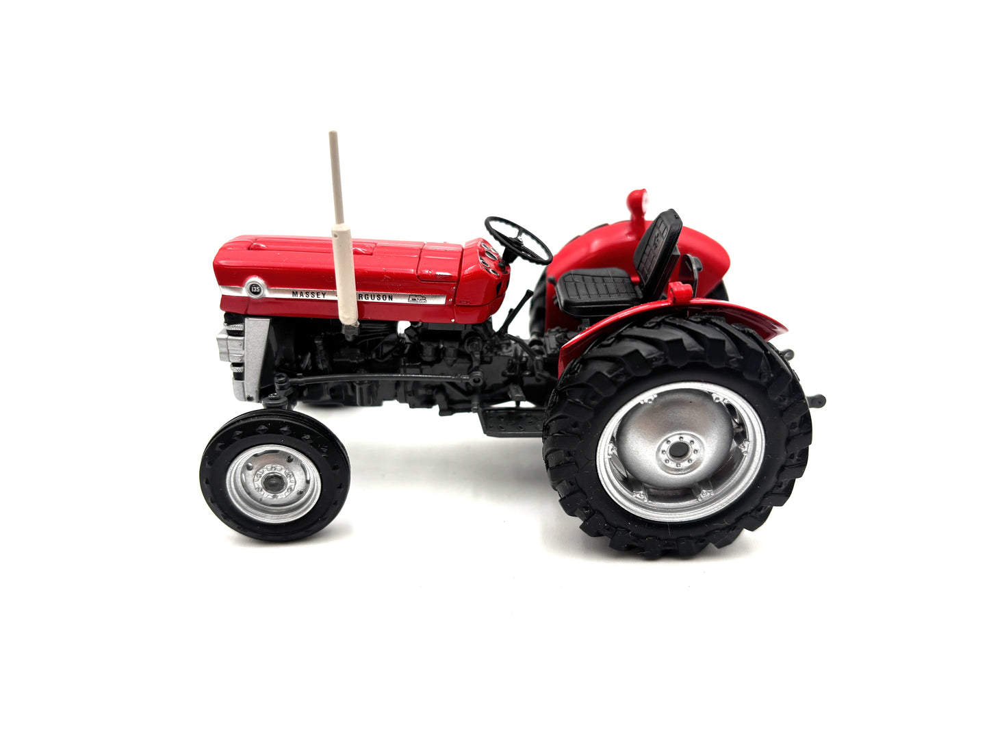1/32 Massey Ferguson 135