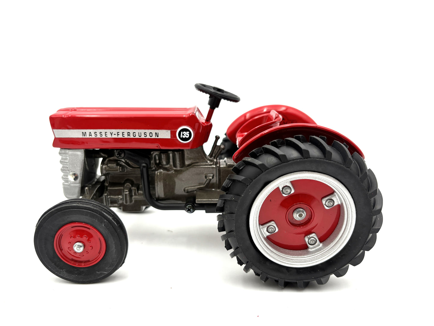 1/16 Massey Ferguson 135 Heritage