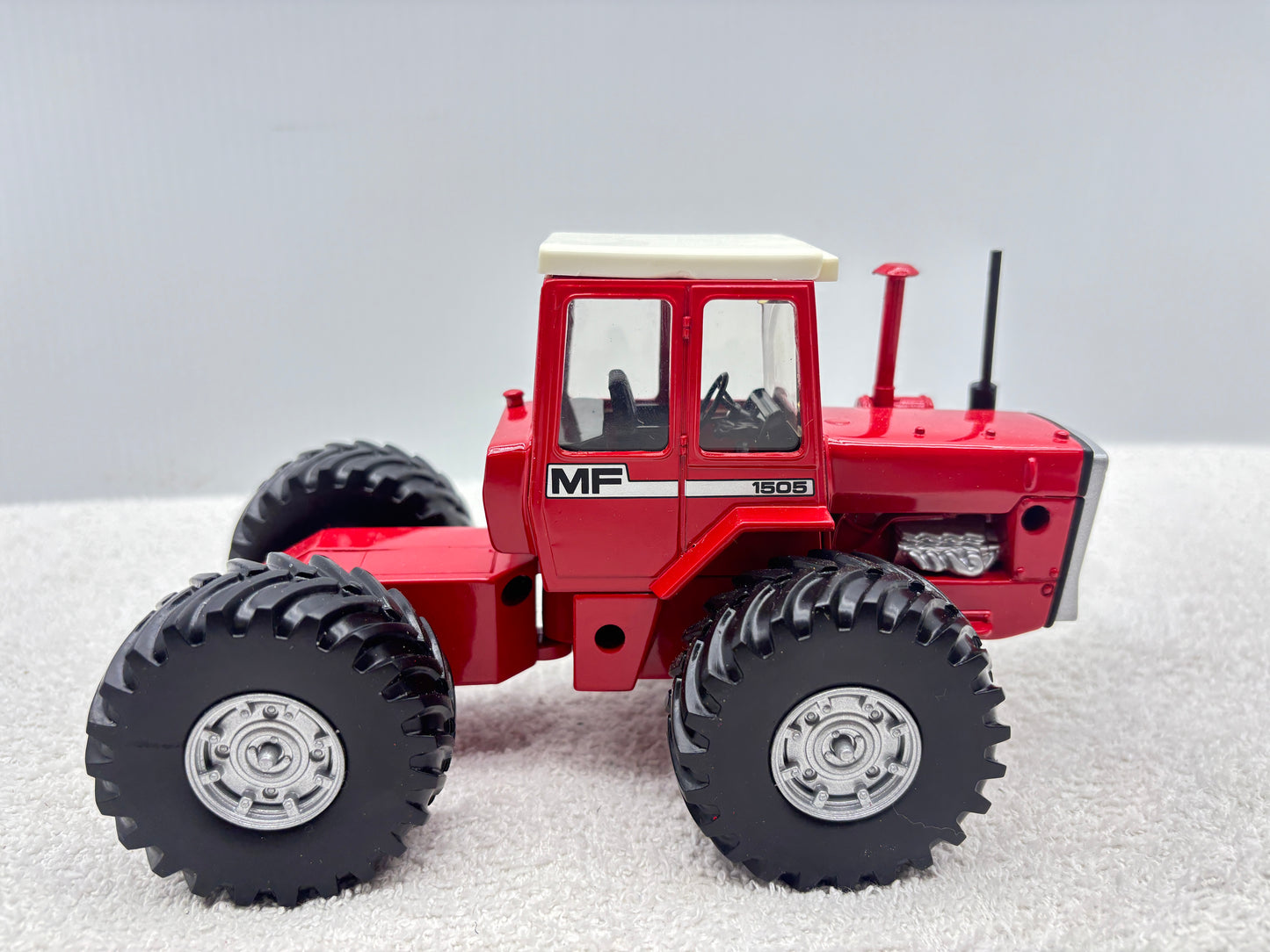 1/32 Massey Ferguson 1505 Singles