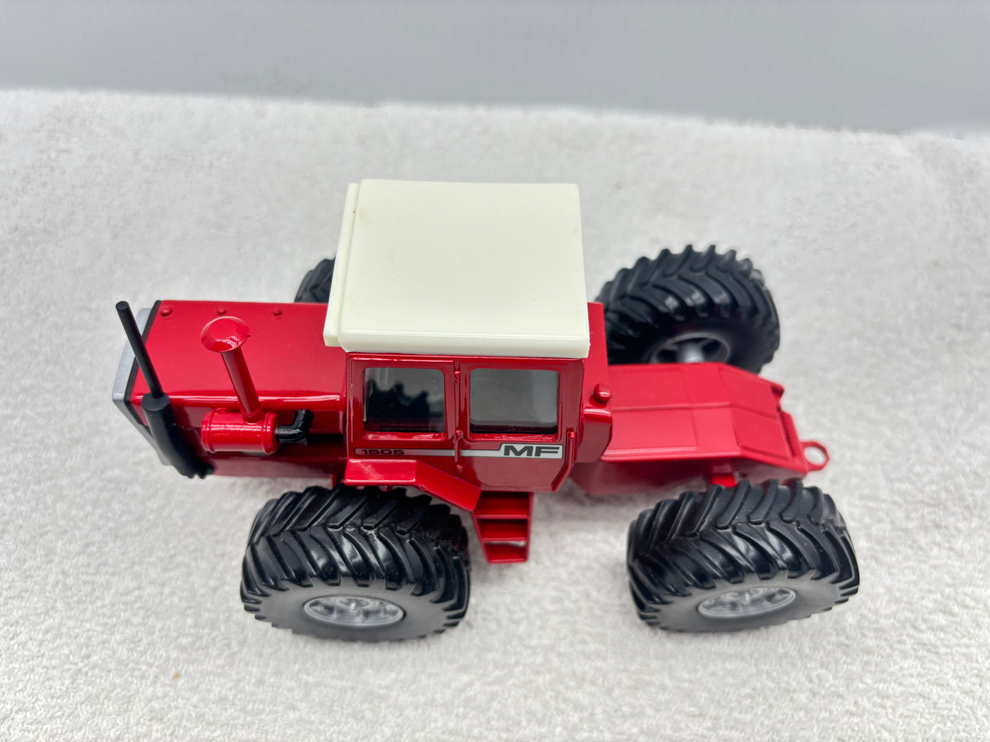1/32 Massey Ferguson 1505 Singles