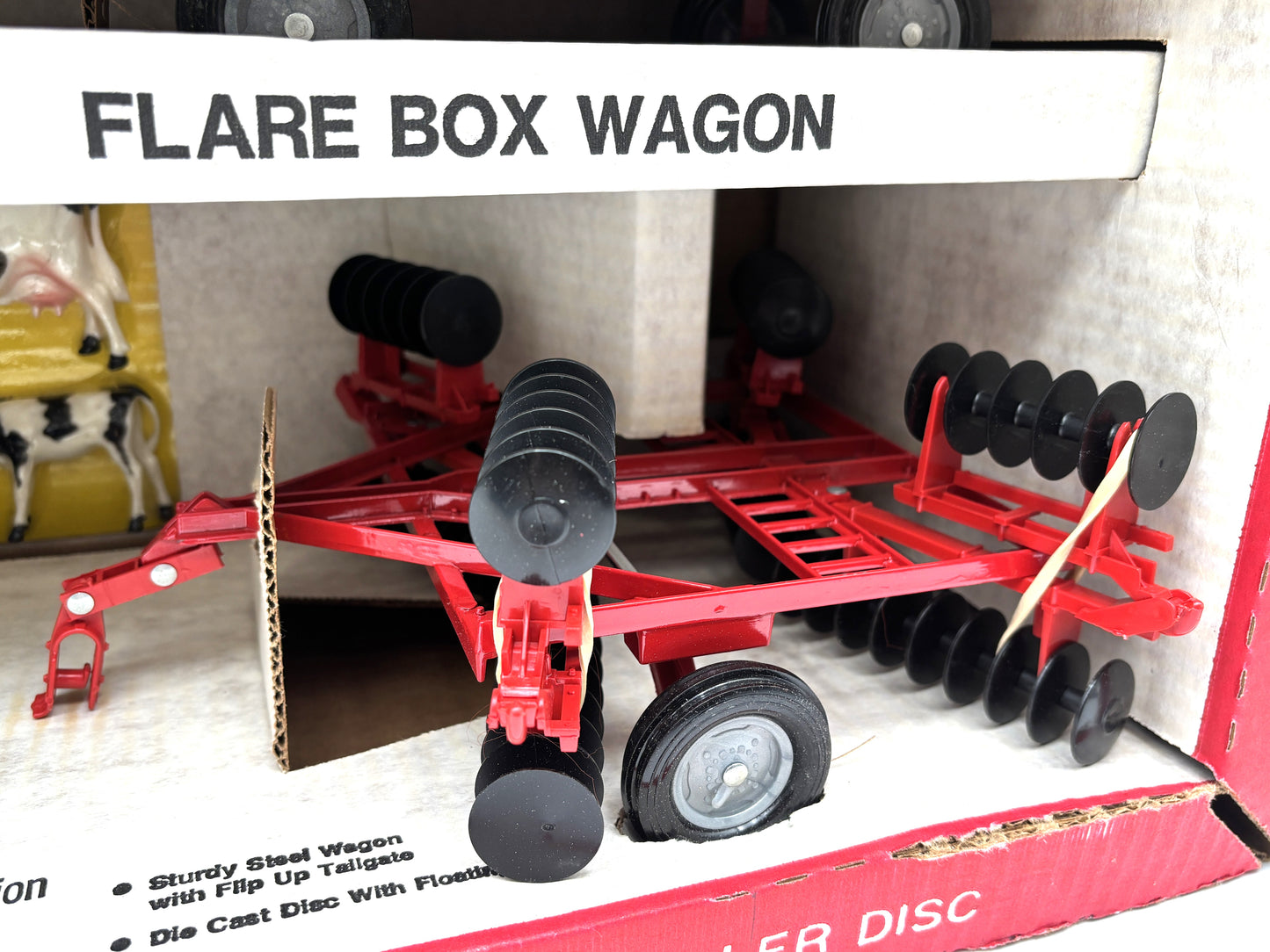 1/20 Massey Ferguson 2805 Deluxe Barn Set