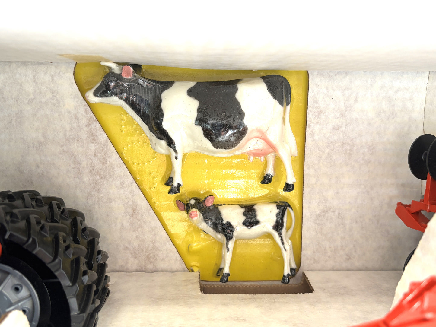 1/20 Massey Ferguson 2805 Deluxe Barn Set