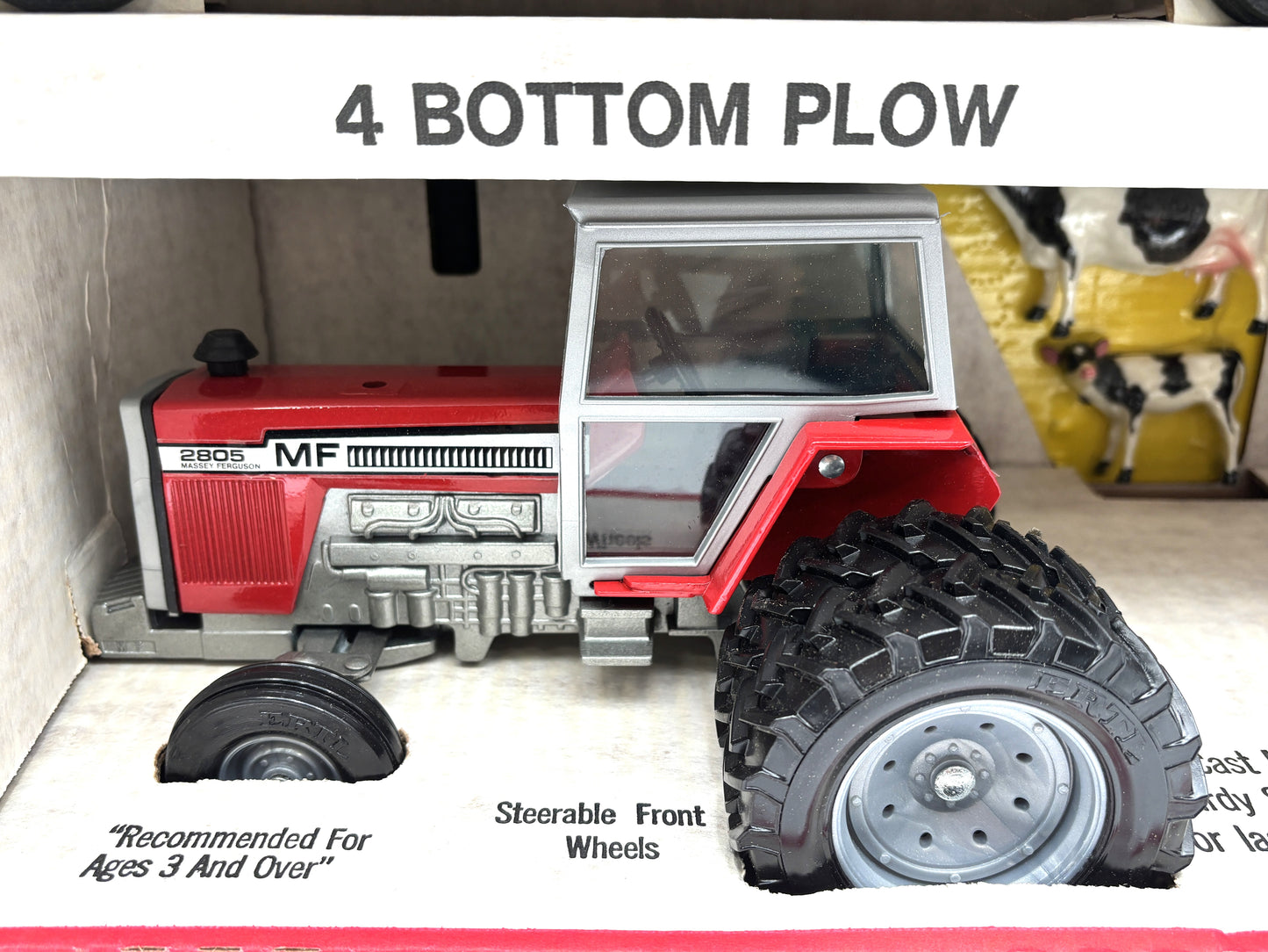 1/20 Massey Ferguson 2805 Deluxe Barn Set