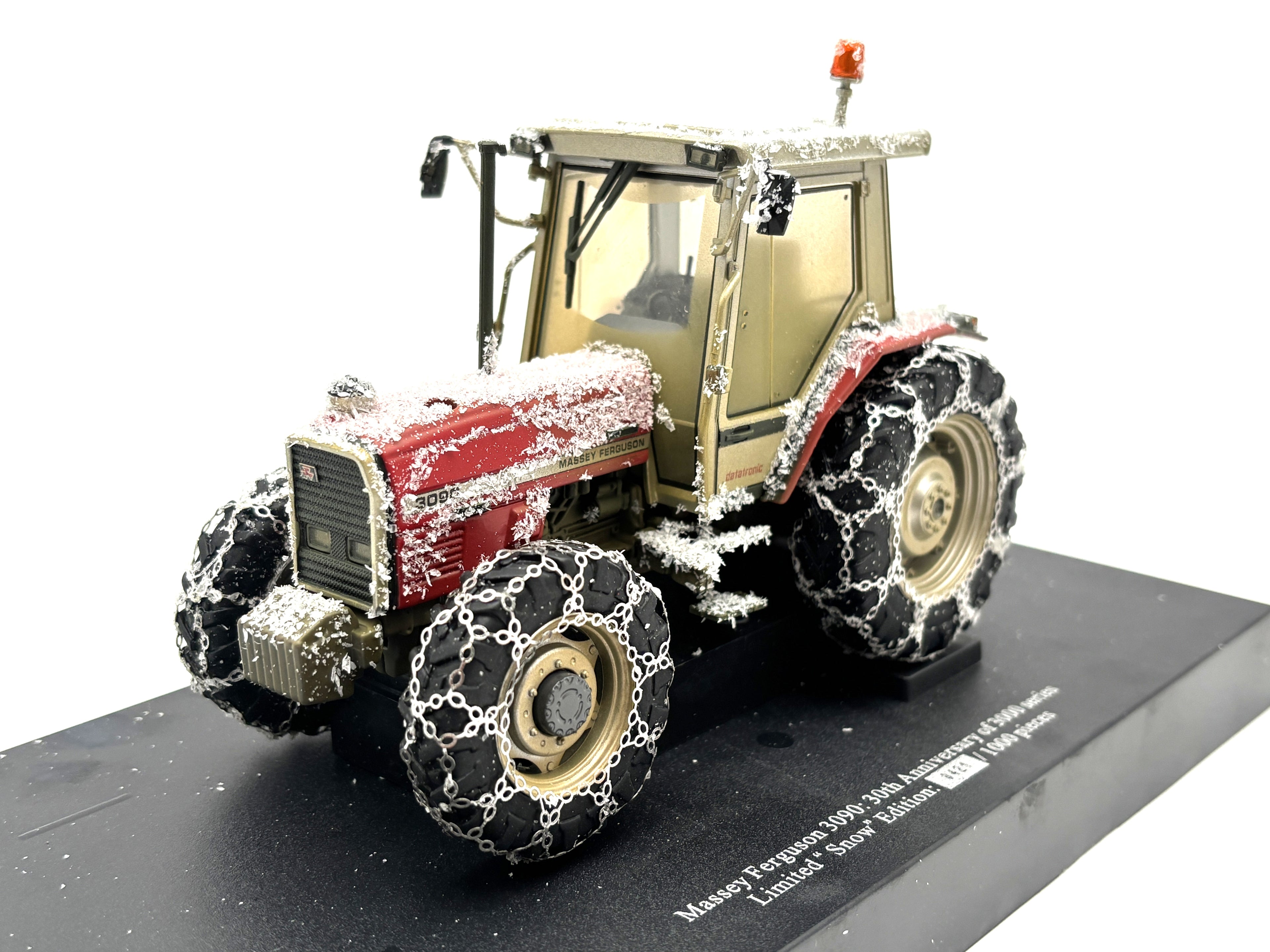 1/32 Massey Ferguson 3090 "Snow Edition"
