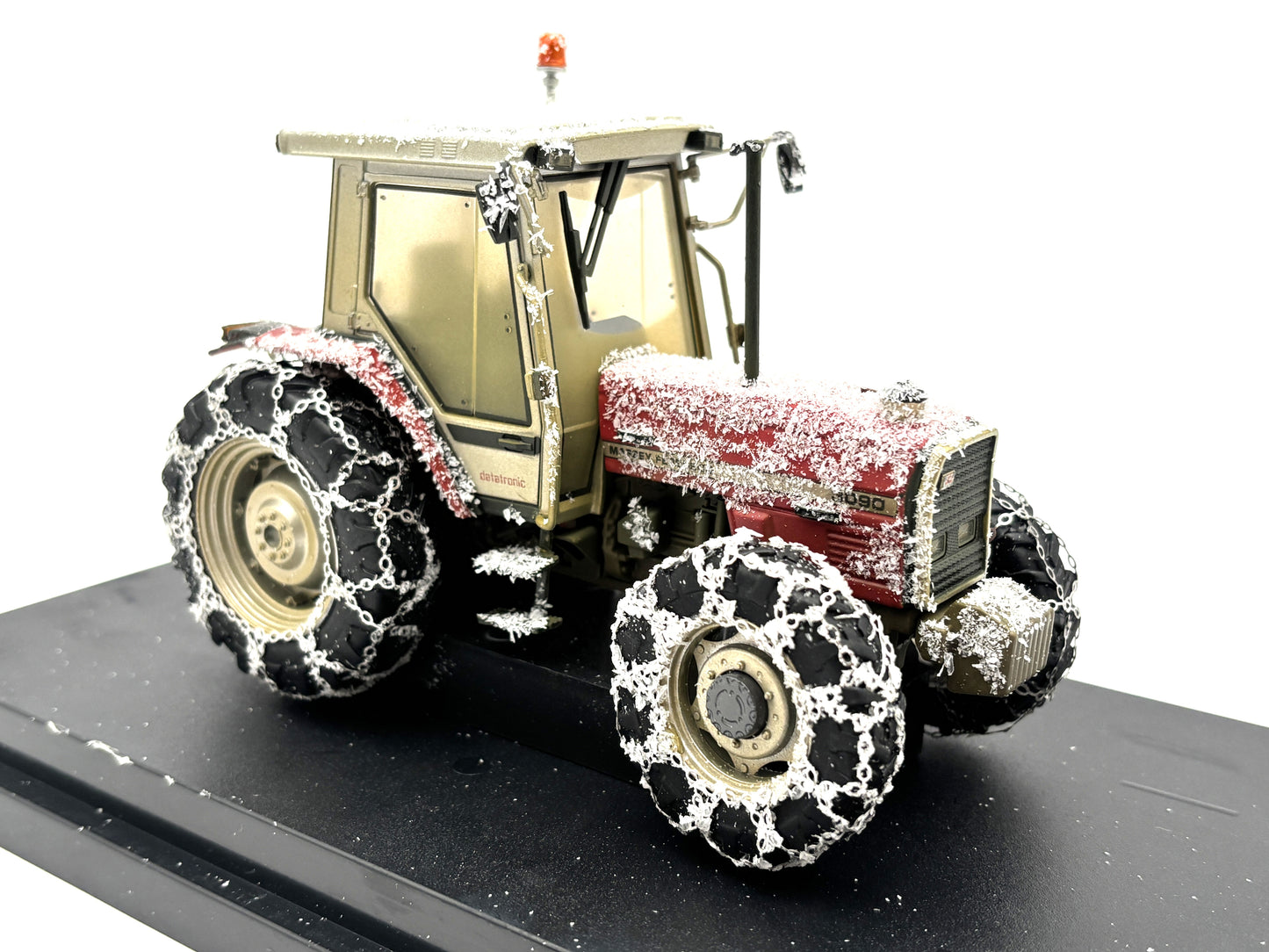 1/32 Massey Ferguson 3090 "Snow Edition"