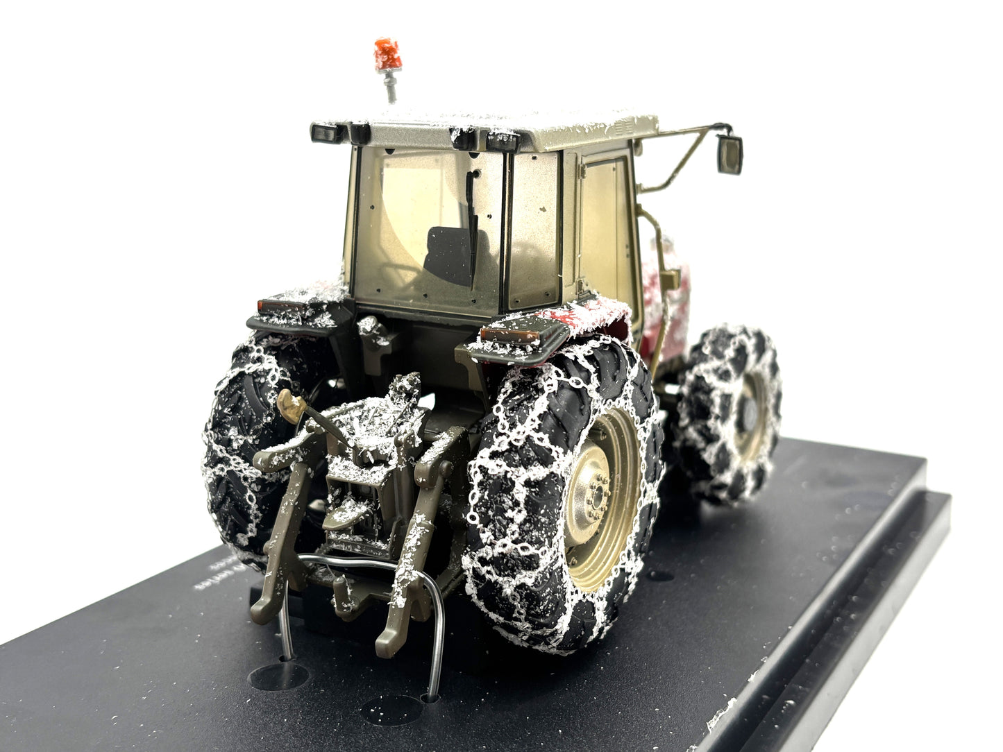 1/32 Massey Ferguson 3090 "Snow Edition"