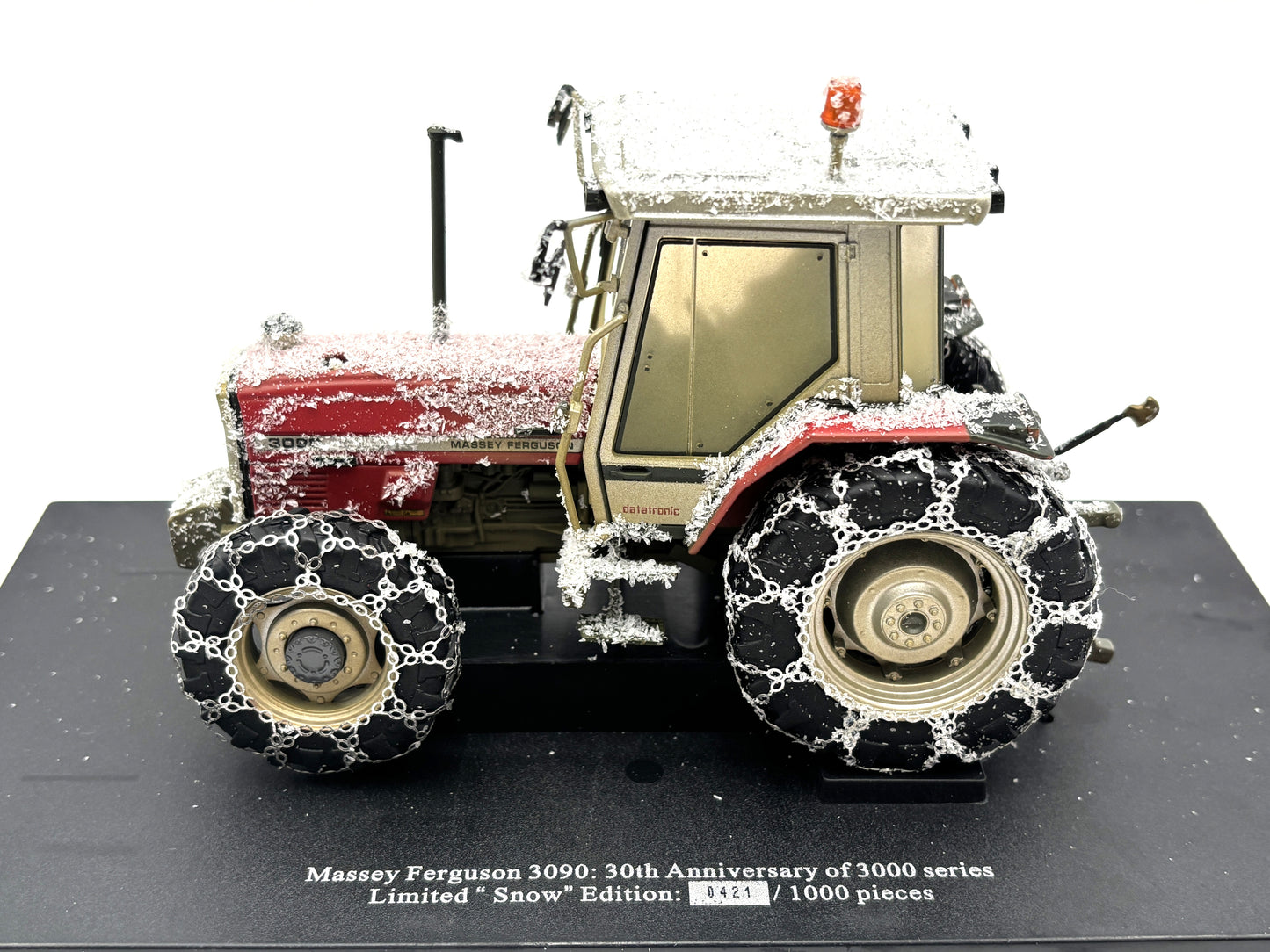 1/32 Massey Ferguson 3090 "Snow Edition"