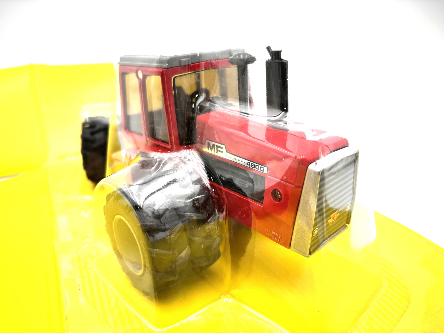 1/32  Massey Ferguson 4900