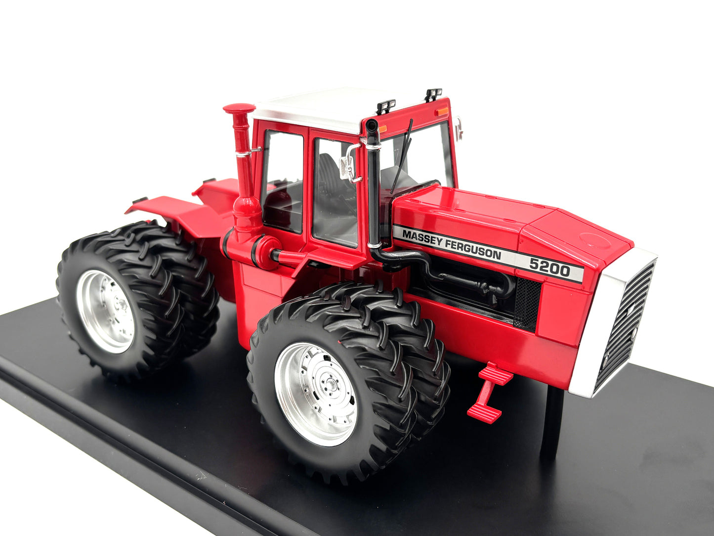 1/32 Massey Ferguson 5200