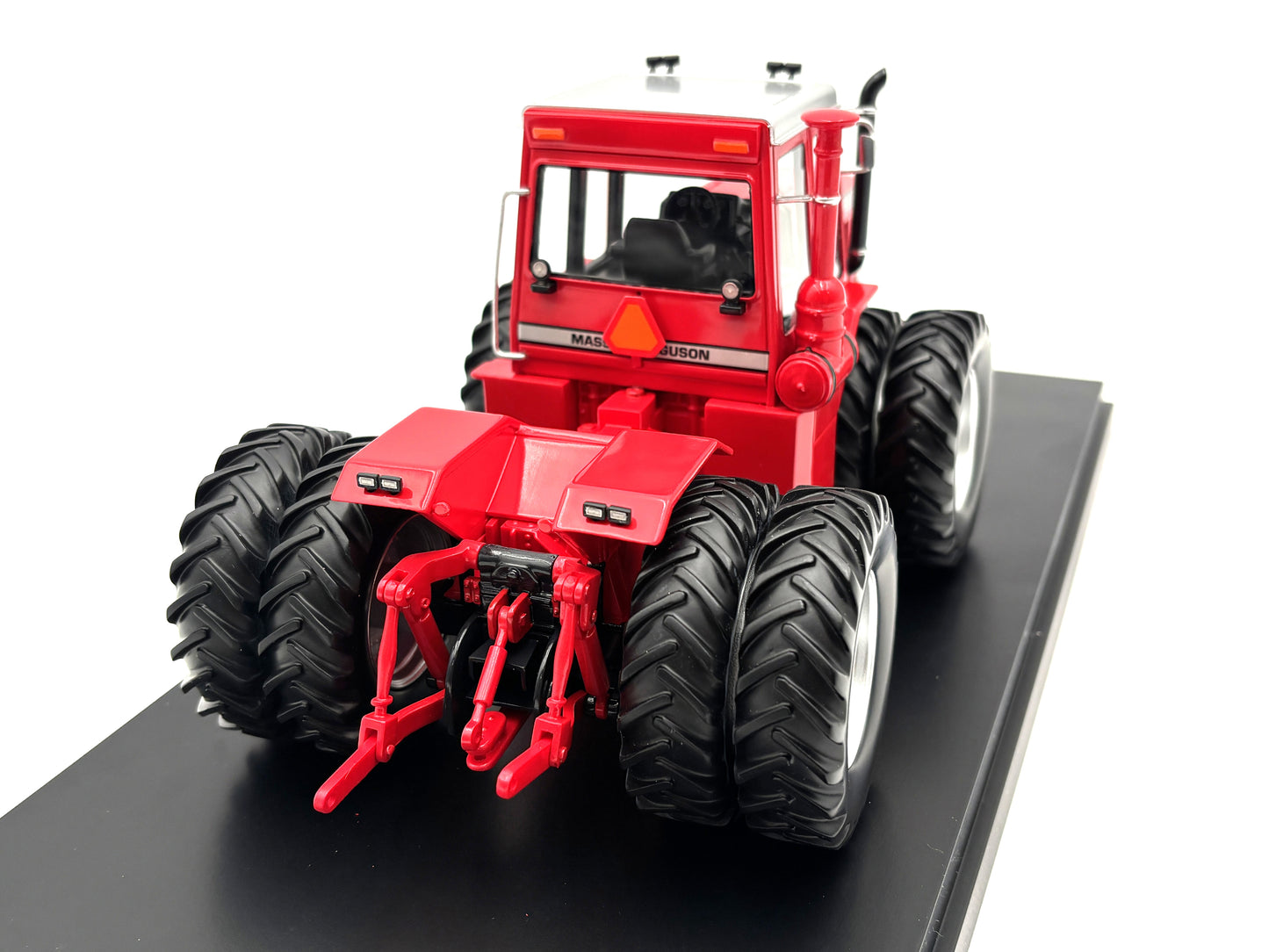 1/32 Massey Ferguson 5200